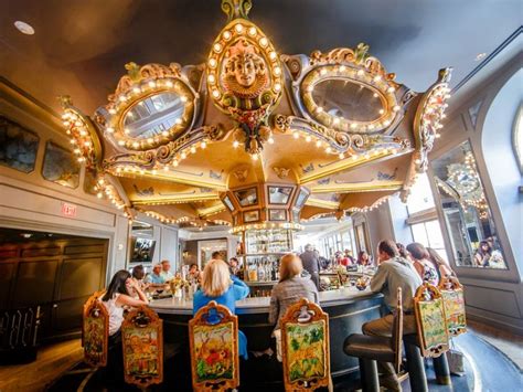 22 Must-Visit Bars in New Orleans | French quarter restaurants, New orleans hotels, New orleans ...