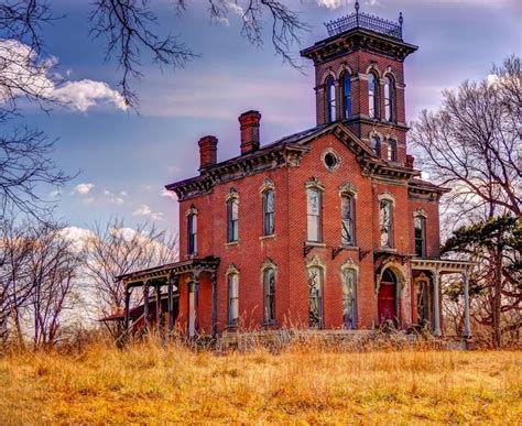 The Real Stories Behind America's Most Haunted Houses | Real haunted houses, Old abandoned ...