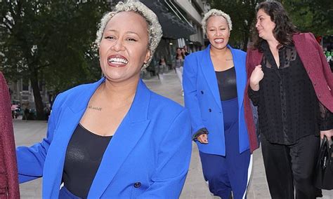 Emeli Sande puts on a cosy display with her girlfriend Yoana Karemova ...