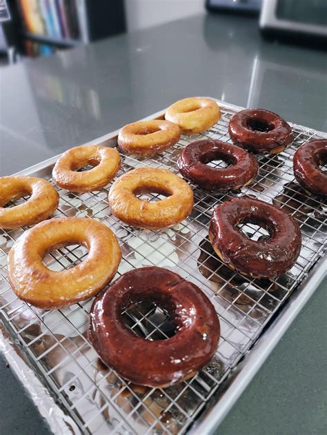 [Homemade] Classic and Chocolate glazed donuts : r/Baking