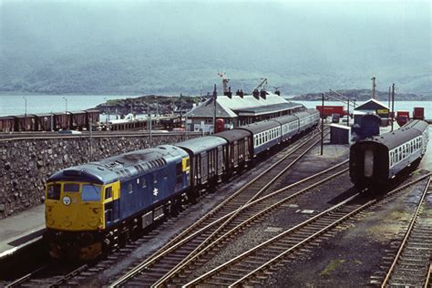 Kyle of Lochalsh station © Ian Taylor cc-by-sa/2.0 :: Geograph Britain and Ireland