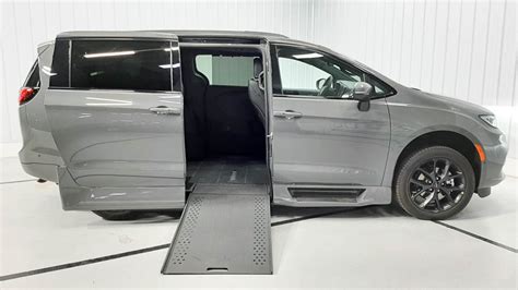 New 2023 Chrysler Pacifica Wheelchair Van For Sale | #400902 | Rollx Vans