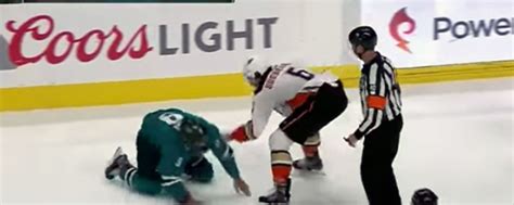 Gudbranson drops Kane early in heavyweight fight - HockeyFeed