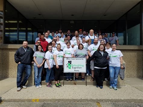 13 CEFCU Team 2018 - Rebuilding Together Peoria (Illinois)