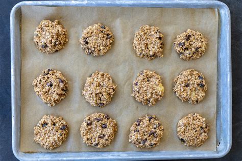 Healthy Oatmeal Raisin Cookies (5 Ingredients) - Momsdish