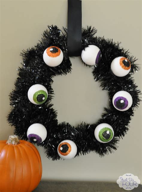 Spooky Eyeball Wreath - My Suburban Kitchen