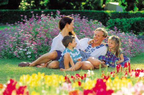 Enjoy a family picnic at the Cascade Gardens - Aruba Surf Resort Blog