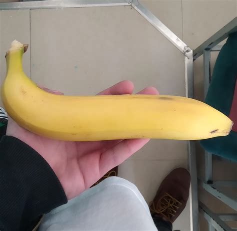 This weird shaped banana : r/mildlyinteresting
