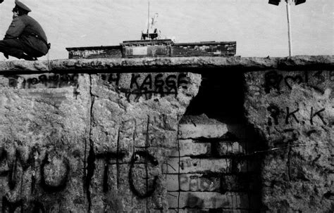 File:BerlinWall.jpg - Wikimedia Commons