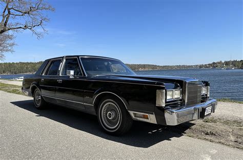 1988 Lincoln Town Car - Bidders Highway