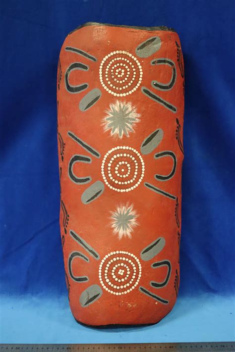 Lot - ABORIGINAL COOLAMON, BY LEONIE BENNETT, HAND PAINTED DESIGN, 62CM ...