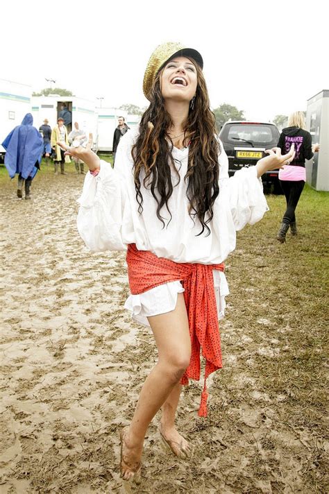 Barefoot Celebrities: Gabriella Cilmi barefoot in the mud