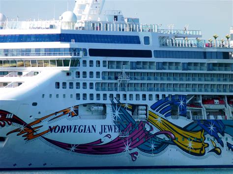 Norwegian Jewel - description, photos, position, cruise deals