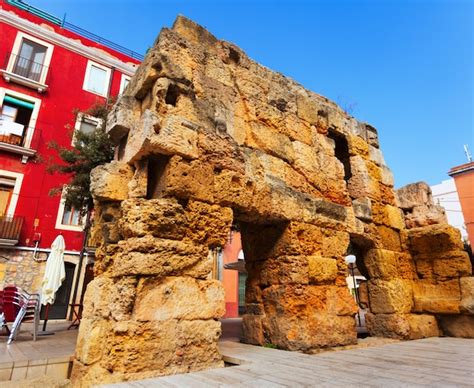 Ruins of roman walls in tarragona | Free Photo