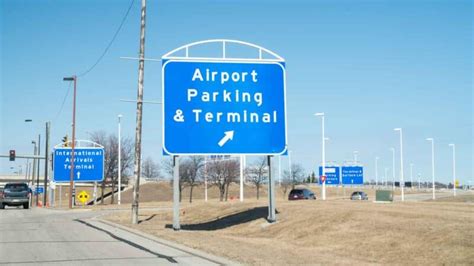 Milwaukee Airport Parking & Terminal Guide + Free Parking Code