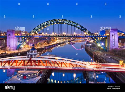 Newcastle upon Tyne skyline city view with Tyne bridge and swing bridge ...