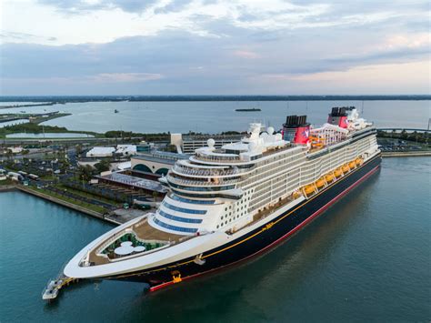 Disney cruise Singapore - SomrupaWylde