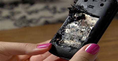 Cell phone explodes in woman's pocket