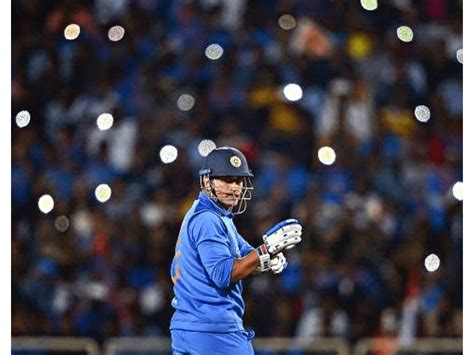 MS Dhoni turns 41, cricket fraternity extends birthday wishes for "Captain Cool"