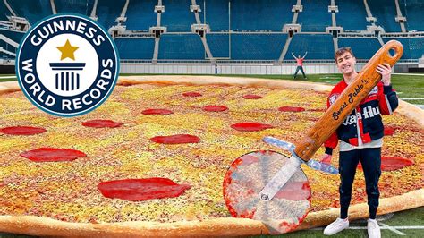 I Made The World's Largest Pizza (132 Feet) - Bombofoods