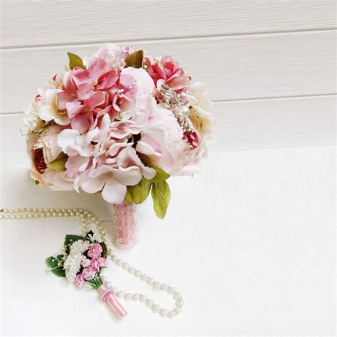 Wedding Handbouquet wedding bouquet buket bunga bunga pernikahan oleh raia_fleurs | Bridestory Store