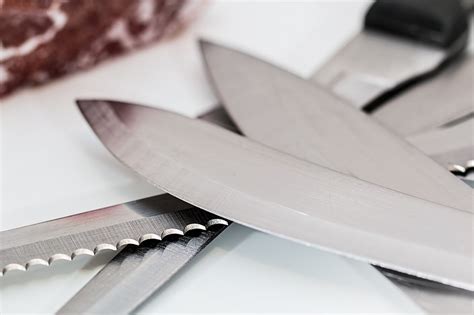 Ultimate Guide to Serrated Knife Uses | Misen