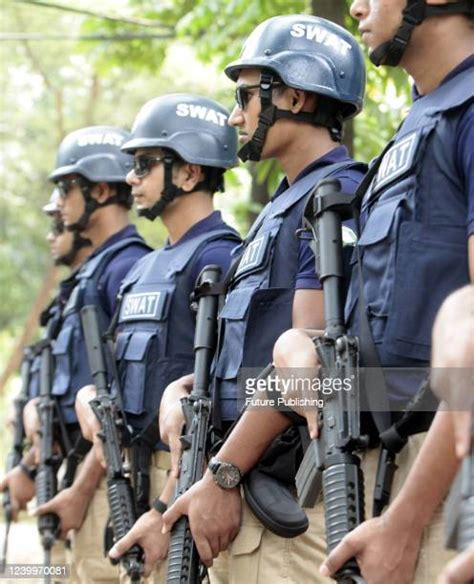 Dhaka Metropolitan Police Photos and Premium High Res Pictures - Getty ...