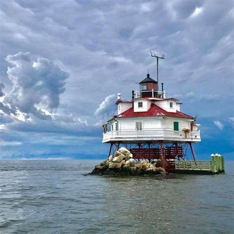 Thomas Point Lighthouse | Thomas point lighthouse, Lighthouse art ...