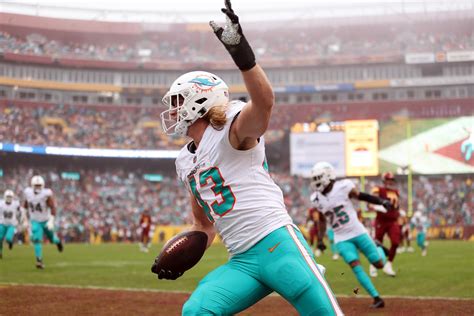 "Hard Knocks" Highlights Miami Dolphins' Andrew Van Ginkel | Miami New ...