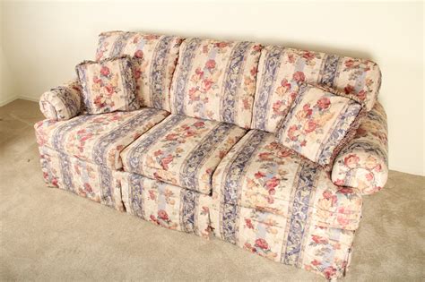 Traditional Style Floral Patterned Sofa | EBTH