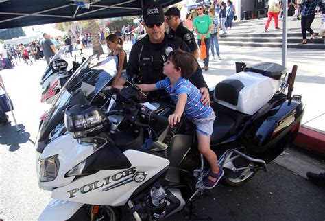 Glendale police opens its doors to the community - Los Angeles Times