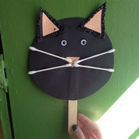 PreSchool Cat Craft, for learning the color black! | Cat crafts preschool, Storytime crafts ...