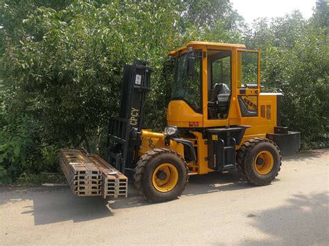 How to choose a good off-road forklift? What is the difference between an off-road forklift and ...