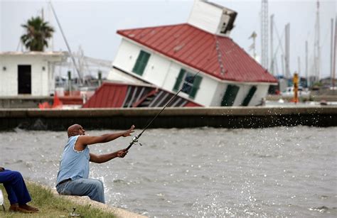 32 Harrowing Photos of the Hurricane Katrina Aftermath - Essence