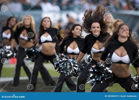 Philadelphia Eagles Cheerleaders And Mascot Editorial Photo ...