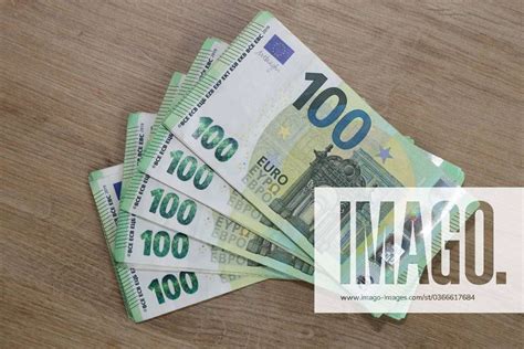 100 EURO banknote EURO bills assets Vienna, 22 11 2023 Money, banknotes, currency, debts, assets