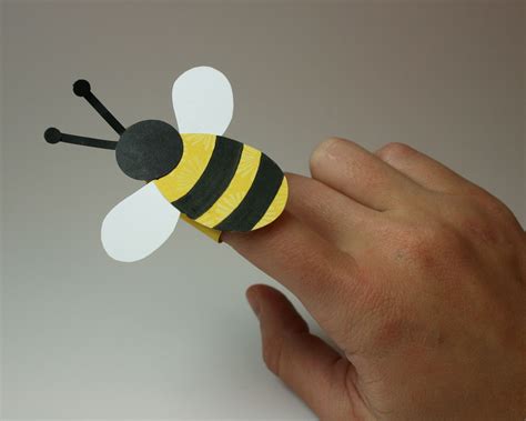 bee finger puppet | Bee crafts for kids, Craft activities for kids, Bee crafts