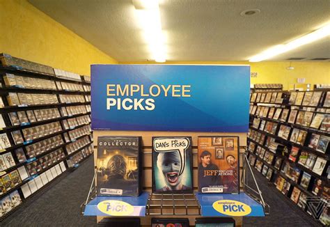 Inside The Last Blockbuster Video Store In The World - AmongMen