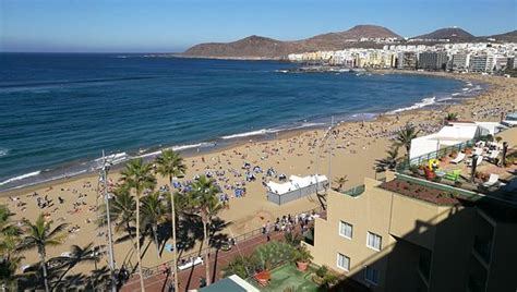 Nice and lively - Review of Playa de Las Canteras, Las Palmas de Gran Canaria, Spain - Tripadvisor