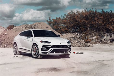 white Lamborghini Urus | White lamborghini, Lamborghini, Lambo