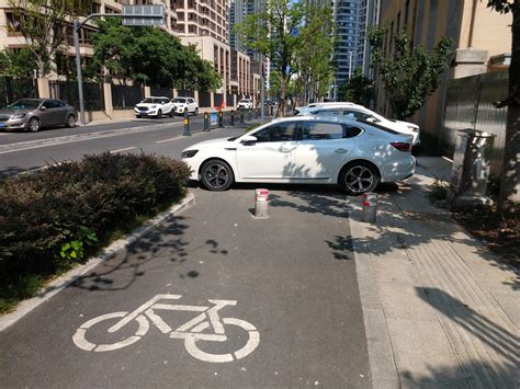 Almost every bike lane in China. : r/fuckcars