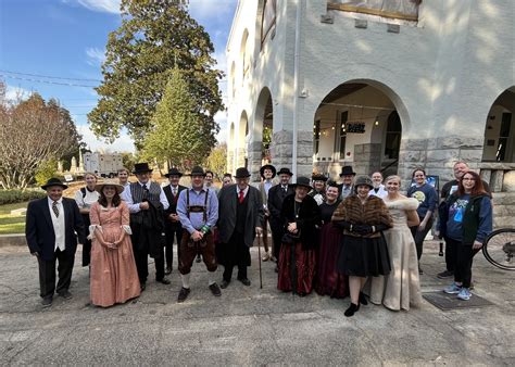 5 Reasons YOU Should Become an Oakland Volunteer! – Oakland Cemetery