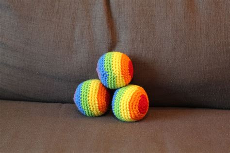 crafting for my sanity: crochet rainbow juggling balls. free pattern