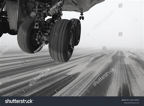 4,199 Airplane landing strip Images, Stock Photos & Vectors | Shutterstock