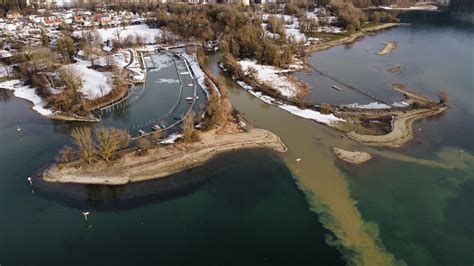 Video: "Winter Wonderland": Türkises Wasser, weiße Berglandschaft und ...