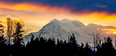 Mount Rainier sunrise stock image. Image of orange, glow - 76520395