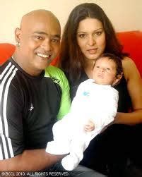 Vinod Kambli with wife Andrea Hewitt and son. | Cricket players with ...