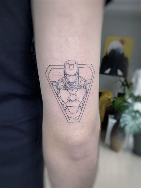 Iron man on his arc reactor tattoo | Iron man tattoo, Marvel tattoos ...