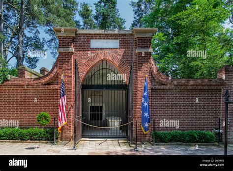 Tomb of george washington mount vernon hi-res stock photography and ...