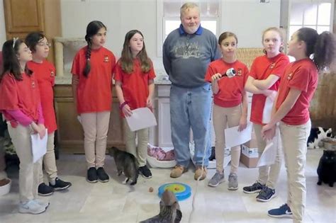 DVE-News/TV reporters visit the Pike County Humane Society